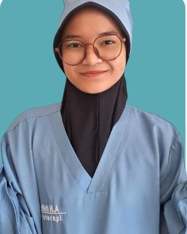 Adillah N.A — Fisioterapis, Spesialis Muskuloskeletal di Care Physio Paskal 23